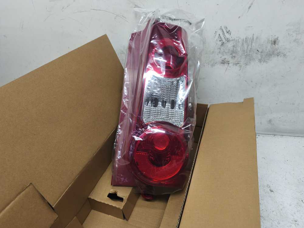 FEU ARRIERE DROIT CITROEN/PEUGEOT - Vue 1